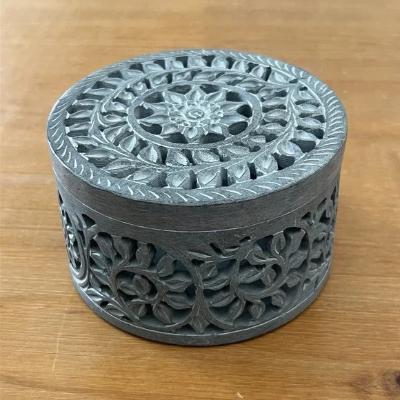 Hand Carved Soapstone Trinket Box Round Floral Lidded Jewelry Keepsake Gray - Picture 3 of 7